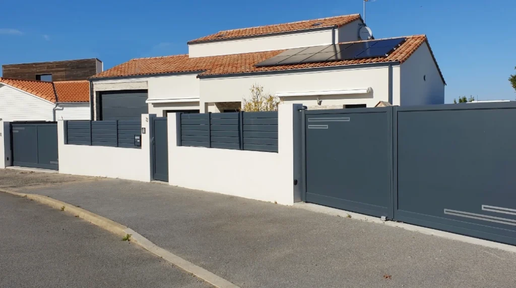 portail aluminium et cloture assortie gris anthracite Collection Fybolia UNIV'R